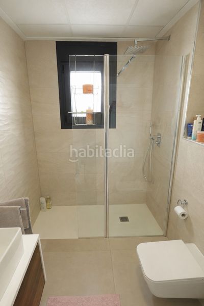 Foto f507649b-1797-4ba5-a788-1d754e6a1150. Casa amb piscina a Daya Nueva