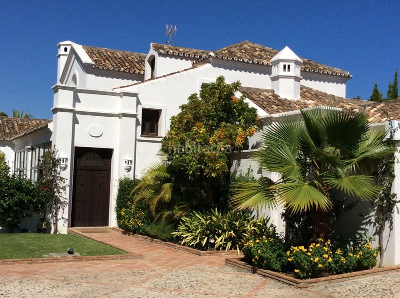 Foto 053e4afc-a2a9-4989-9f4f-b7fe3436351a. Casa amb aparcament piscina a Guadalmina Baja Marbella