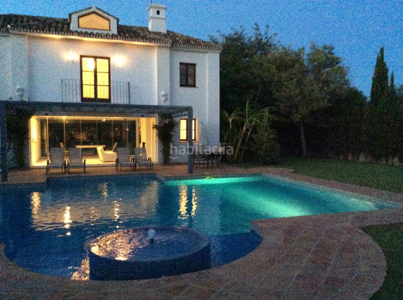 Foto 0bec3e9b-c887-4133-beac-7af1df68a682. Casa amb aparcament piscina a Guadalmina Baja Marbella