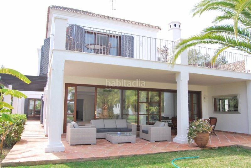Foto 3fb80d87-8b90-4cf5-885c-59a5919ed1d4. Casa amb aparcament piscina a Guadalmina Baja Marbella