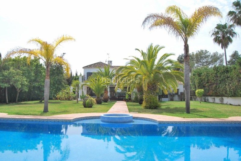 Foto 4bb4da78-a69d-43fe-91d8-3653e3c8482d. Casa amb aparcament piscina a Guadalmina Baja Marbella