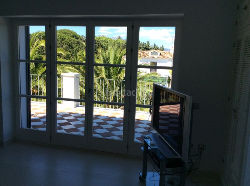 Foto 51bc6b95-e2ac-4f71-8304-a72a6fe447c8. Casa amb aparcament piscina a Guadalmina Baja Marbella