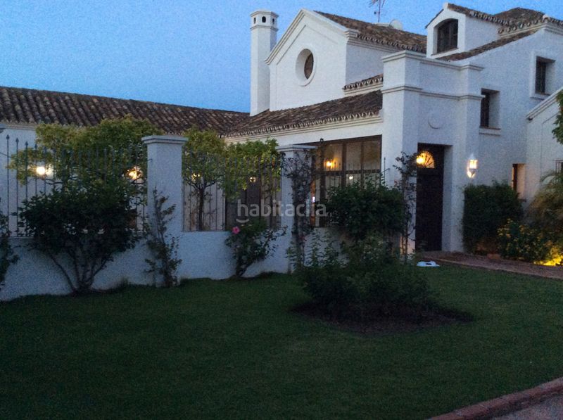 Foto 55656767-d1fe-4ebd-8773-ded37b704481. Casa amb aparcament piscina a Guadalmina Baja Marbella