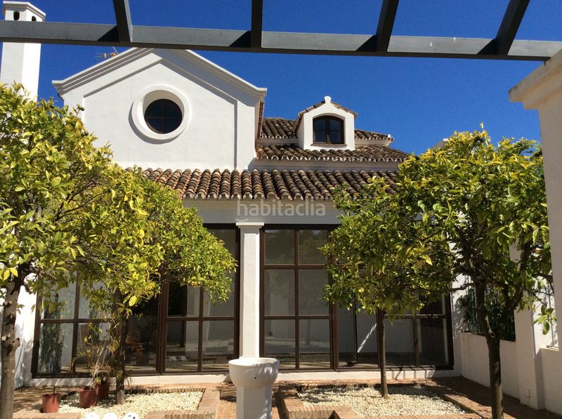 Foto 8a656824-ddcd-4507-83fb-b8a18dacb5d0. Casa amb aparcament piscina a Guadalmina Baja Marbella
