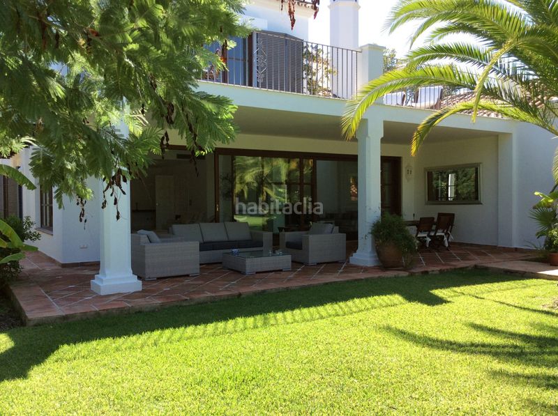 Foto e53cb0a0-8797-4b3c-afd4-689ff06f3f70. Casa amb aparcament piscina a Guadalmina Baja Marbella