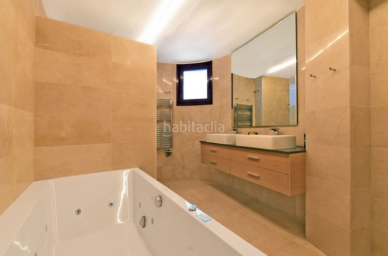 Foto 93bc3504-c247-4e6b-b634-db74c70a2fb2. Casa a Las Brisas Marbella