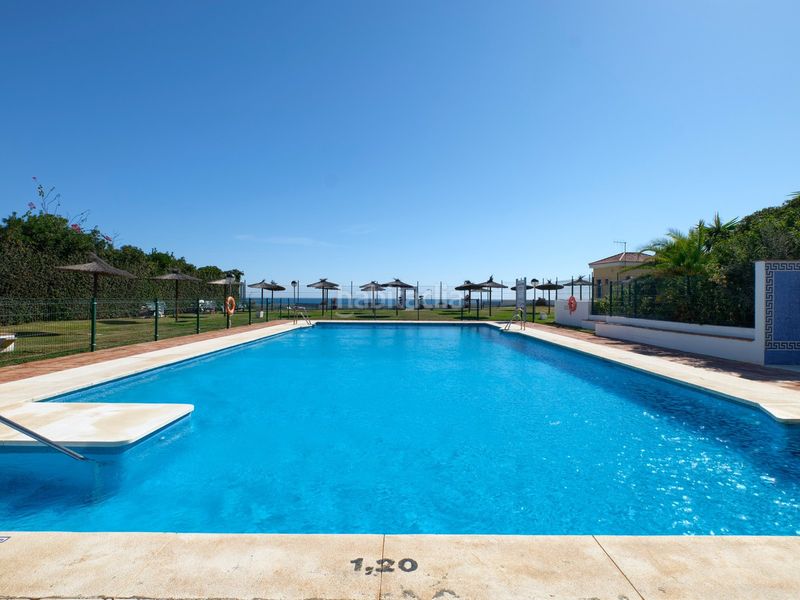 Foto 62ae1638-743d-432a-a9c3-29de4c834f95. Apartament amb piscina a Centro Estepona