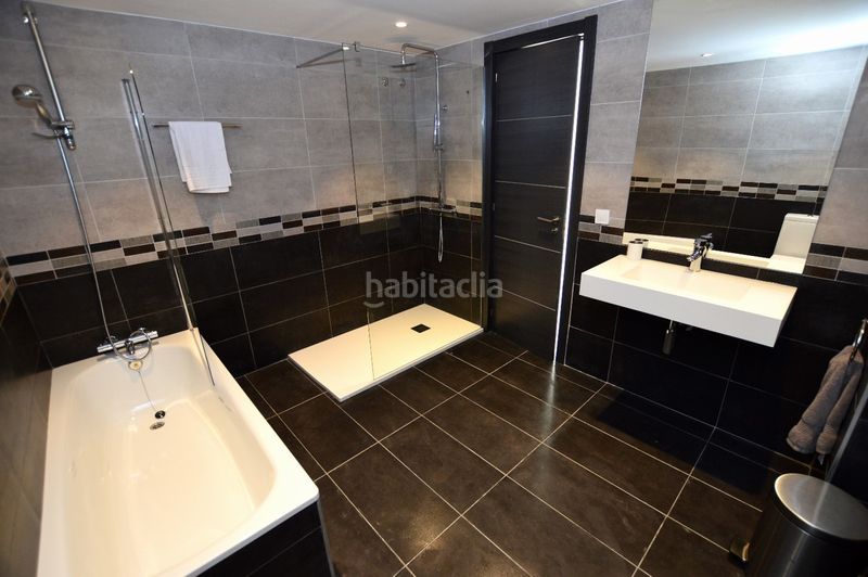 Foto e477cc86-4eda-4a00-9393-d1cae9930062. Casa amb piscina a Torremuelle Benalmádena