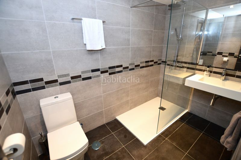 Foto f0ed7a21-1fa6-4b88-ab87-435825525c03. Casa amb piscina a Torremuelle Benalmádena