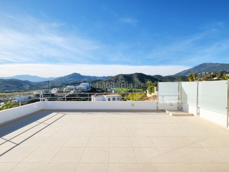 Foto d97c7d76-5f3c-473a-a85d-b96b2d9f9579. Casa amb piscina a los arqueros - puerto del almendro Benahavís