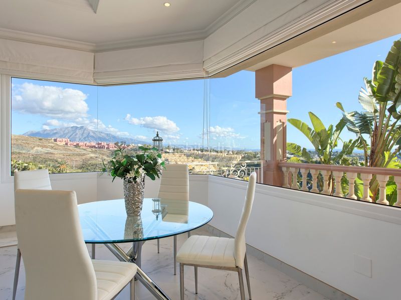 Foto 360b7a20-7138-4eea-8e60-c0446206f5c3. Casa amb piscina a Los Flamingos Benahavís