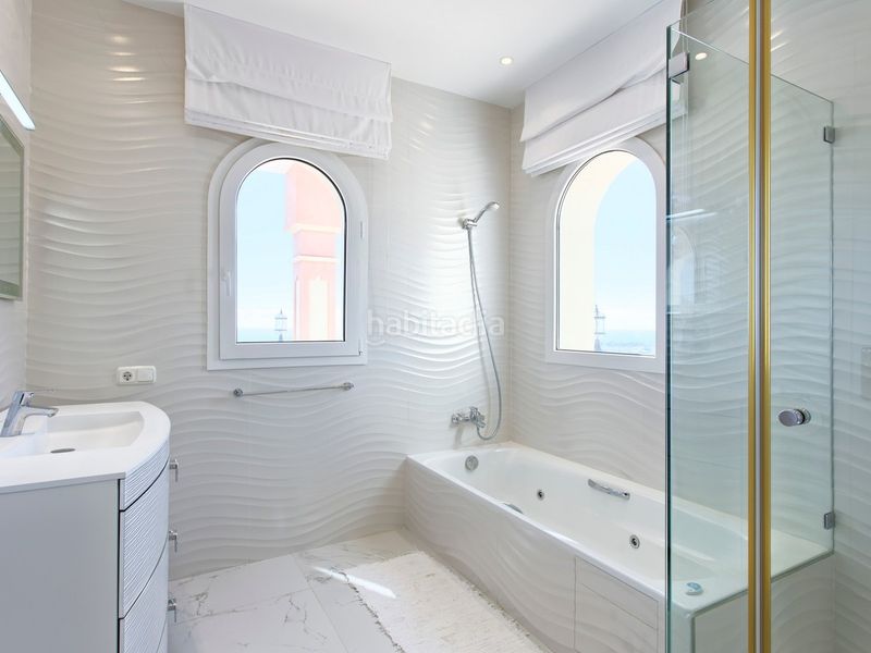 Foto f49e5e78-36f4-4abc-b513-918888132904. Casa amb piscina a Los Flamingos Benahavís