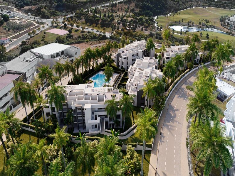 Foto 91f9db1c-1b16-4570-b063-5590fc9d1769. Apartament amb aparcament piscina a Parque Central Estepona