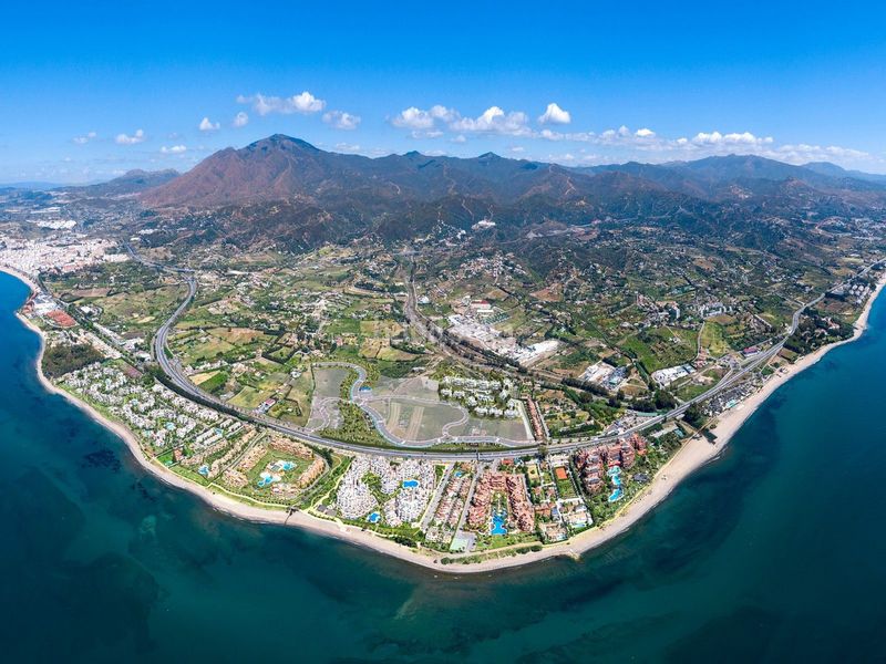 Foto 90266a62-afb7-4cd9-b7a2-f88f47bb254f. Apartament amb aparcament piscina a Parque Central Estepona