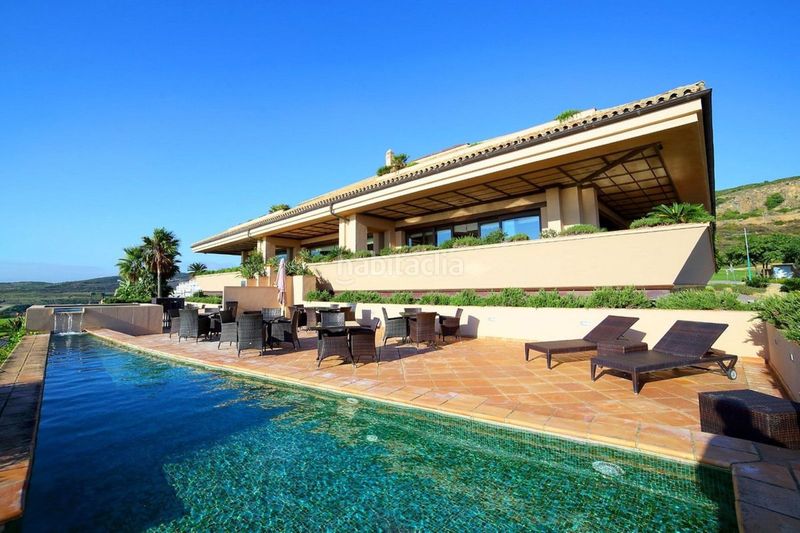 Foto 00713c99-5efb-4cc3-8682-052a0336b445. Casa amb aparcament piscina a Parque Central Estepona