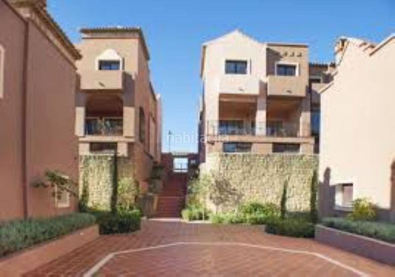 Foto 36888823-6259-4456-9a9d-74bac82db9ed. Casa amb aparcament piscina a Parque Central Estepona