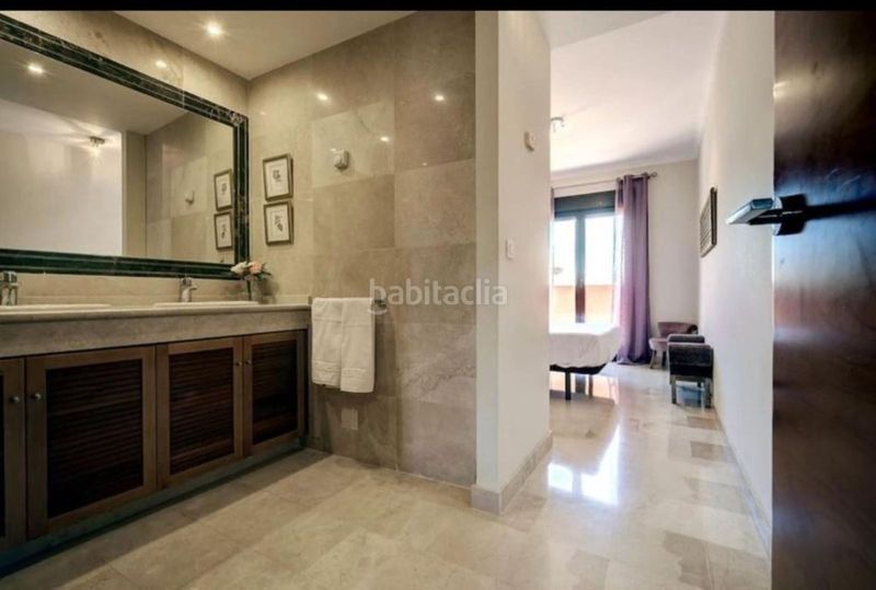 Foto 4a295097-dd8b-4bbd-9d19-2310f49a5f77. Casa amb aparcament piscina a Parque Central Estepona