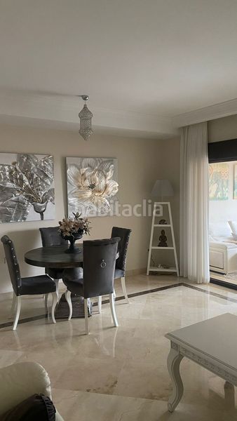 Foto fbe27ae8-6094-475e-b680-b87bc5377373. Casa amb aparcament piscina a Parque Central Estepona