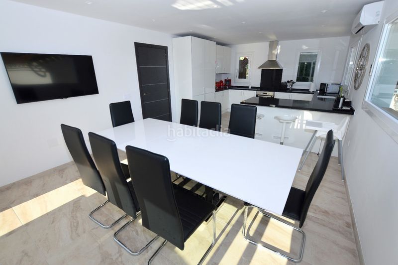 Foto a3da3dd8-b8dd-4243-9dc2-6203b6169c40. Casa amb piscina a Torremuelle Benalmádena