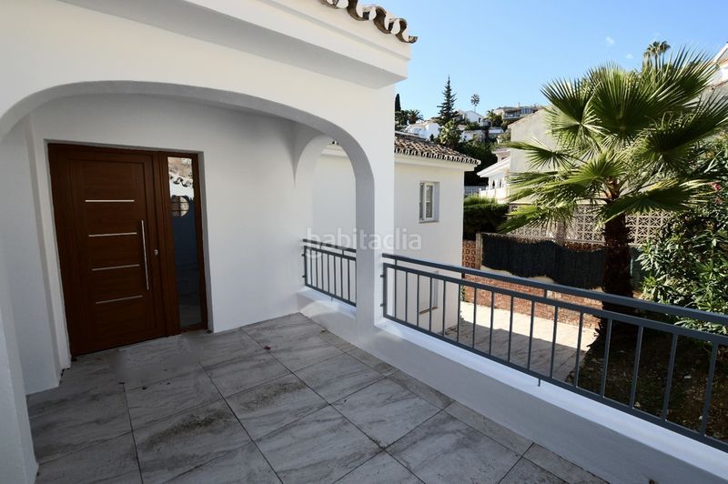 Foto c79b1fab-619d-4455-982b-21a85efbf76a. Casa amb piscina a Torremuelle Benalmádena