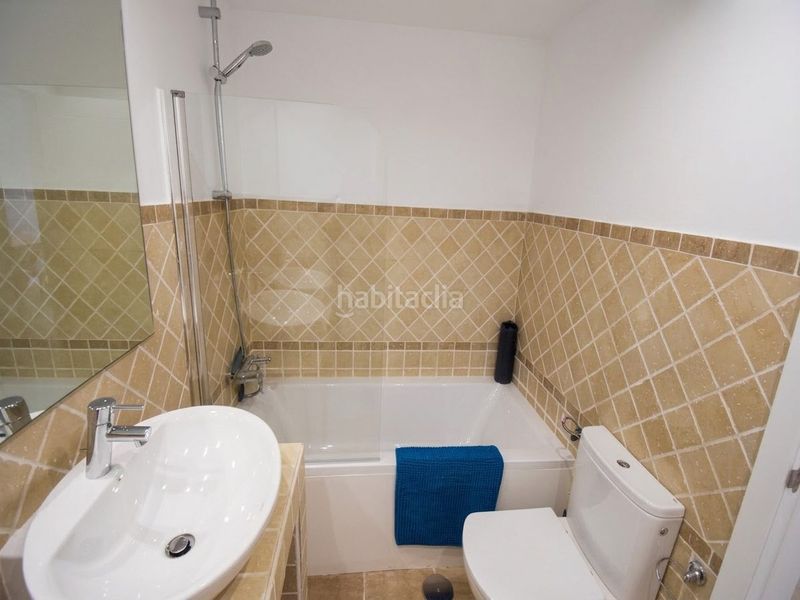 Foto a0ab25e7-7047-4d85-8b96-08c01b95ddeb. Apartament amb aparcament a El Velerín Estepona