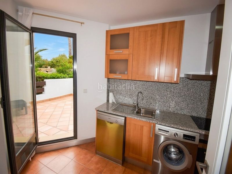 Foto ce86b1bb-742d-4400-ac26-b7368bac8f20. Apartament amb aparcament a El Velerín Estepona
