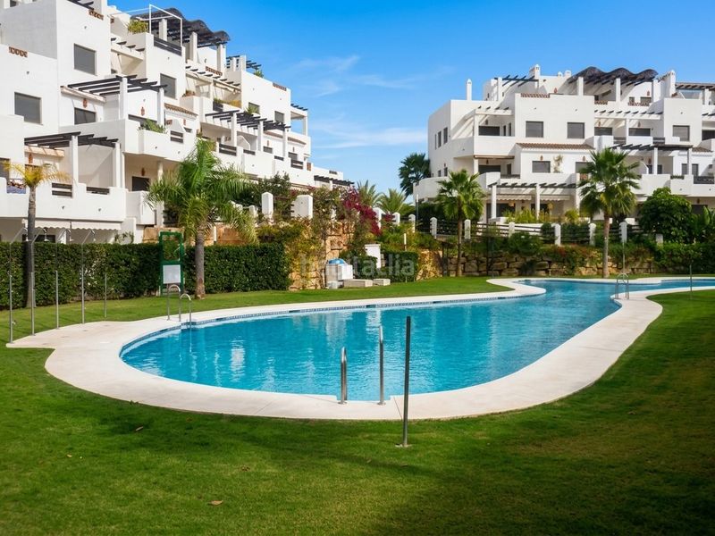 Foto d1d1e0bc-f4e7-4c12-9646-d5eb8616834e. Apartament amb aparcament a El Velerín Estepona