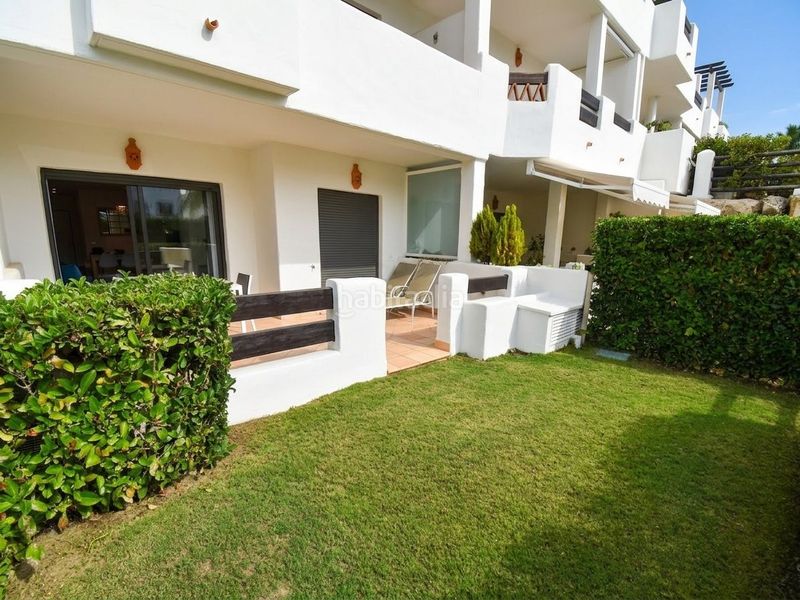 Foto d9f141e1-a478-48ee-9271-189ba43fc7c7. Apartament amb aparcament a El Velerín Estepona