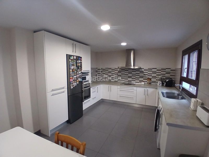 Foto da38eef2-2f9b-4c7e-89bf-9750f4e3c473. Casa amb aparcament a Los Pacos Fuengirola