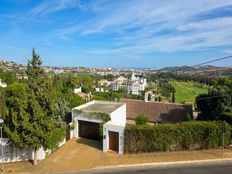 Foto f6cbe304-c3e1-4b0c-ac6e-300798755577. Casa en Las Flores Mijas