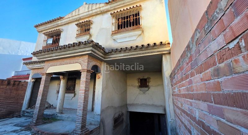 Foto f32b28e3-5351-429a-ac13-20582841e436. Casa amb aparcament a Los Boliches Fuengirola