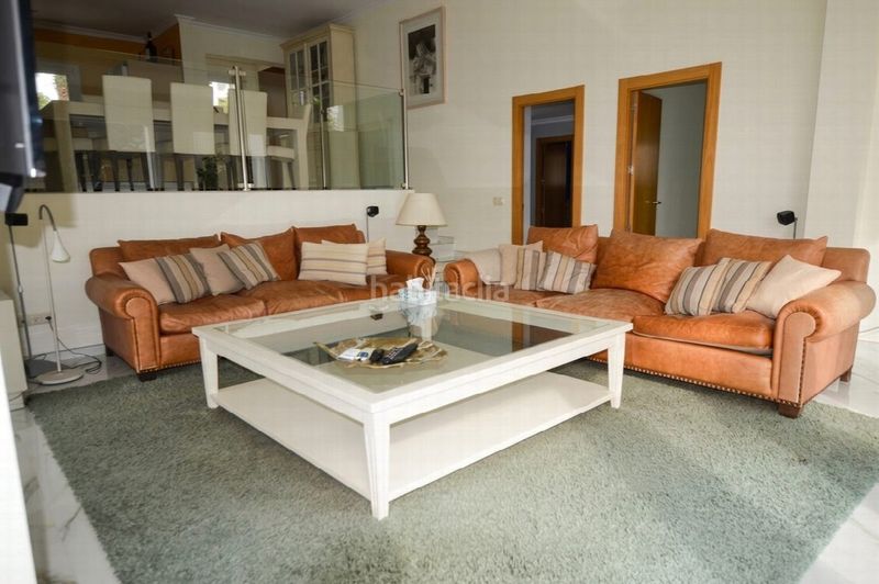 Foto 40f55249-604d-4243-a5d6-f89f5b2e23ea. Casa en Centro Estepona