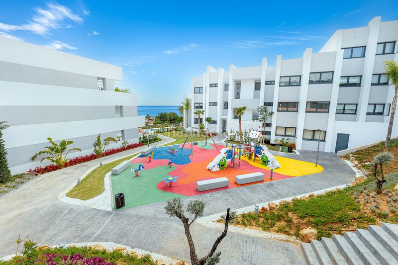 Foto 245886f7-c3dc-4a18-a68e-2b48b2f34785. Apartament amb aparcament piscina a Alcorrín Manilva