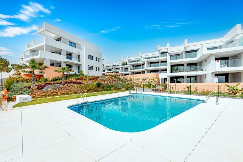 Foto c4bd76da-7683-4e9e-9133-b571d4a11a14. Apartament amb aparcament a Alcorrín Manilva