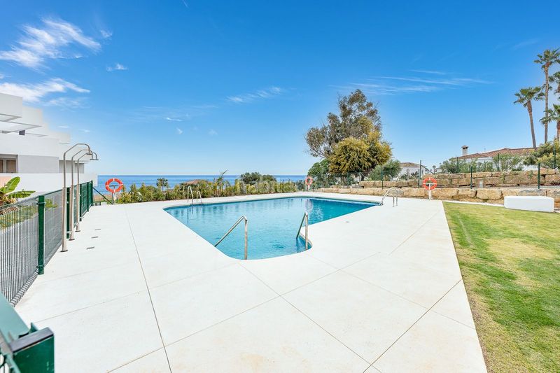 Foto e7877706-85cb-4bb1-b3fc-0e05a59e08da. Apartament amb aparcament piscina a Alcorrín Manilva