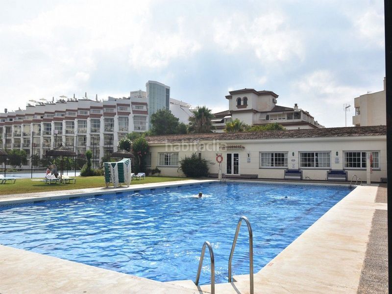Foto 8fd031a4-d620-43b3-968f-0be66f6fe600. Apartament amb piscina a Manantiales-Estación de Autobuses Torremolinos