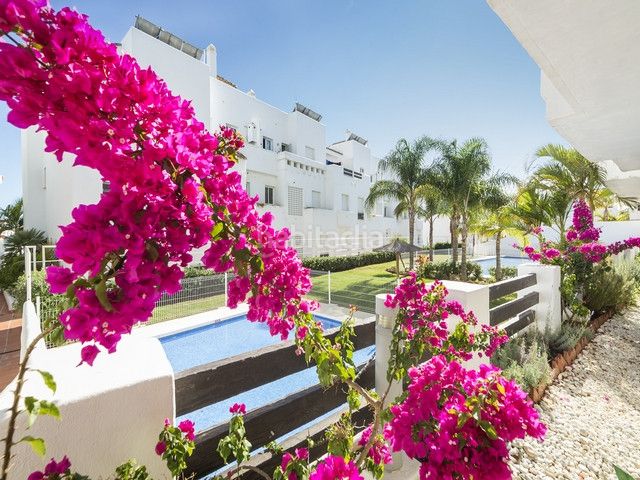 Foto 64565f19-6e44-4334-bcac-69820ece754a. Apartament amb piscina a Parque Central Estepona