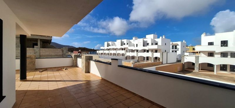 Foto 24cbb3b7-1a7a-4d59-934d-aa34f9283d07. Apartament amb aparcament piscina a Corralejo Oliva (La)