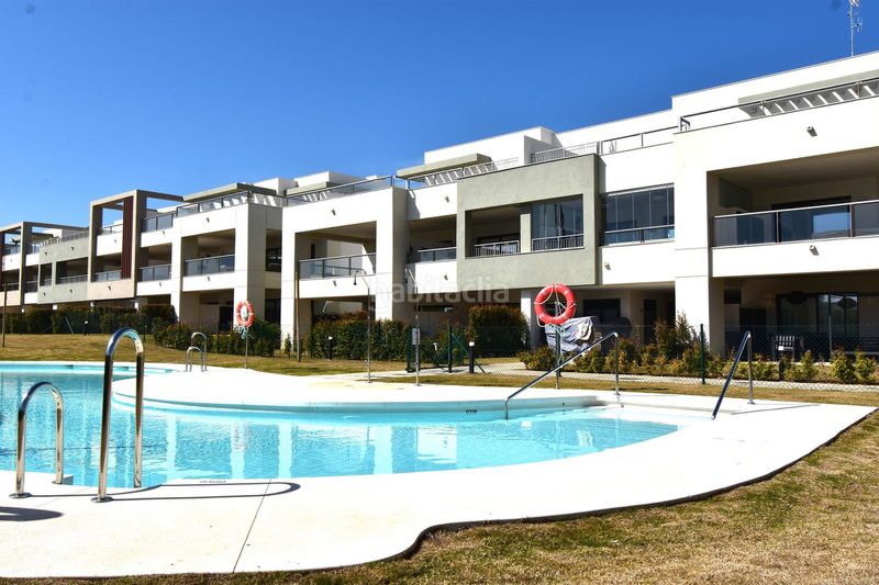 Foto f2ecd171-5410-4ccf-827a-f01112b4667e. Apartament amb aparcament a marina de Casares Casares