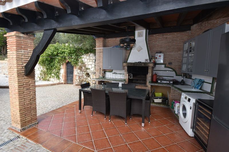 Foto 53ec9cc0-6339-467b-9a0c-8da8c3923bb5. Casa amb aparcament piscina a Coín