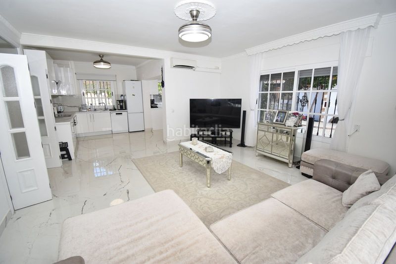 Foto cb9031d8-4643-41d3-aa18-d4837ea54a21. Casa amb aparcament piscina a Coín