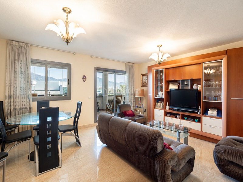Foto db7d501f-6745-477c-817f-cda594990a9a. Apartament amb aparcament a Castillo Sohail - Myramar Fuengirola