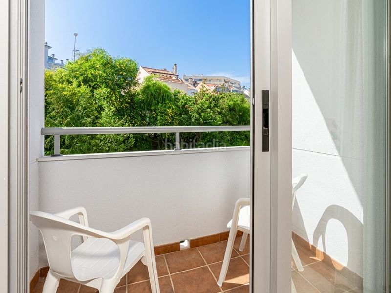 Foto 2f16b779-2ac8-4b70-88ad-c92b52e42cc8. Apartament amb aparcament piscina a Las Flores Mijas