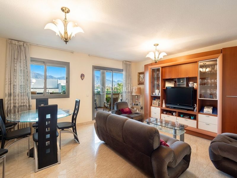 Foto 4c3c31c2-a32d-4f69-a1a5-6f5b6a1db237. Apartament amb aparcament piscina a Las Flores Mijas