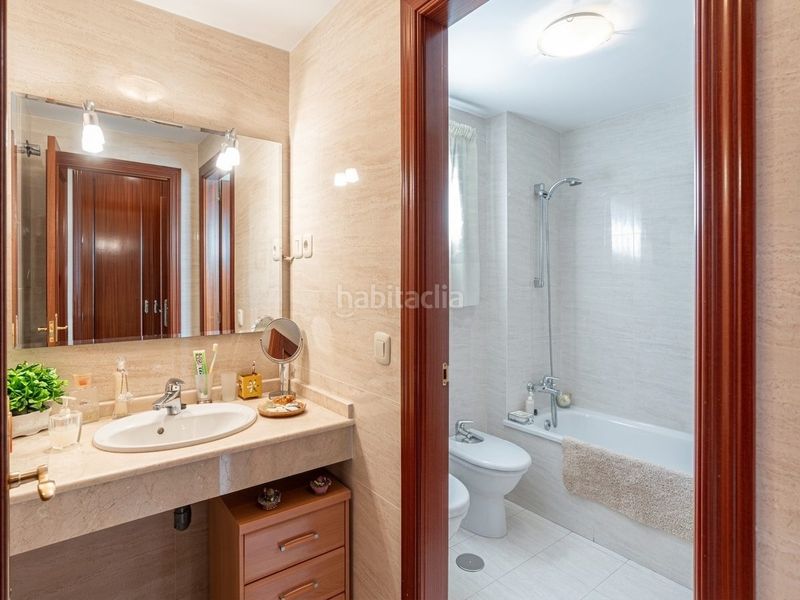 Foto 884c2de3-7371-4aee-910f-a89c2ee61067. Apartament amb aparcament piscina a Las Flores Mijas