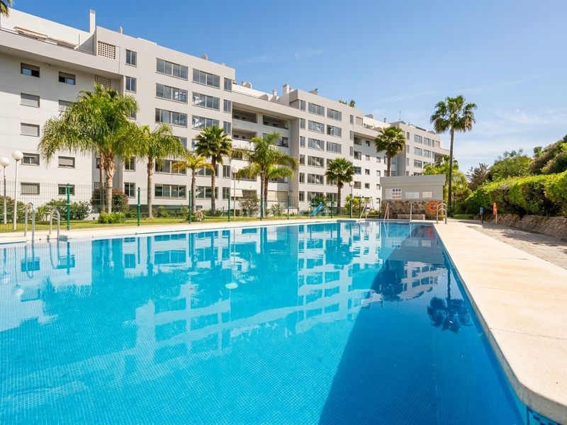 Foto 9da586d8-0774-45a1-a184-4024668a5da0. Apartament amb aparcament piscina a Las Flores Mijas