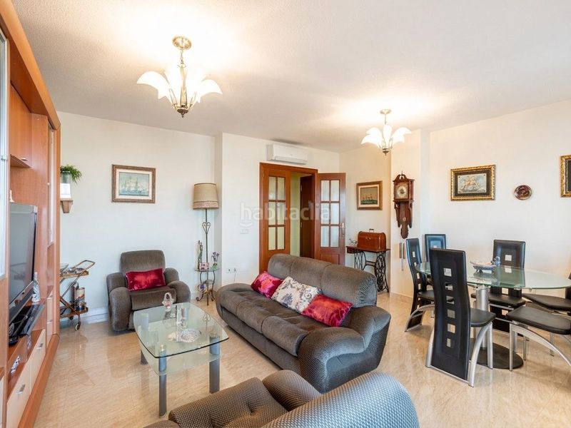 Foto b8114bc6-7395-47f7-bf97-85769ed7f500. Apartament amb aparcament piscina a Las Flores Mijas