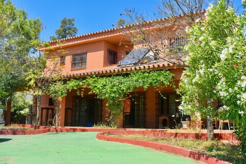 Foto f6db386b-a107-4436-add4-cdbb6b54514c. Casa a Las Flores Mijas
