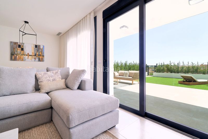 Foto 0d1bb4fb-ae98-4e10-b6b3-6a9de329ab1a. Pis a Benatalaya Estepona