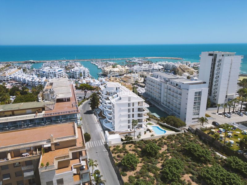 Foto bdfc7dd8-b393-471a-9a83-41be12ec090f. Apartament amb aparcament a Centro Benalmádena